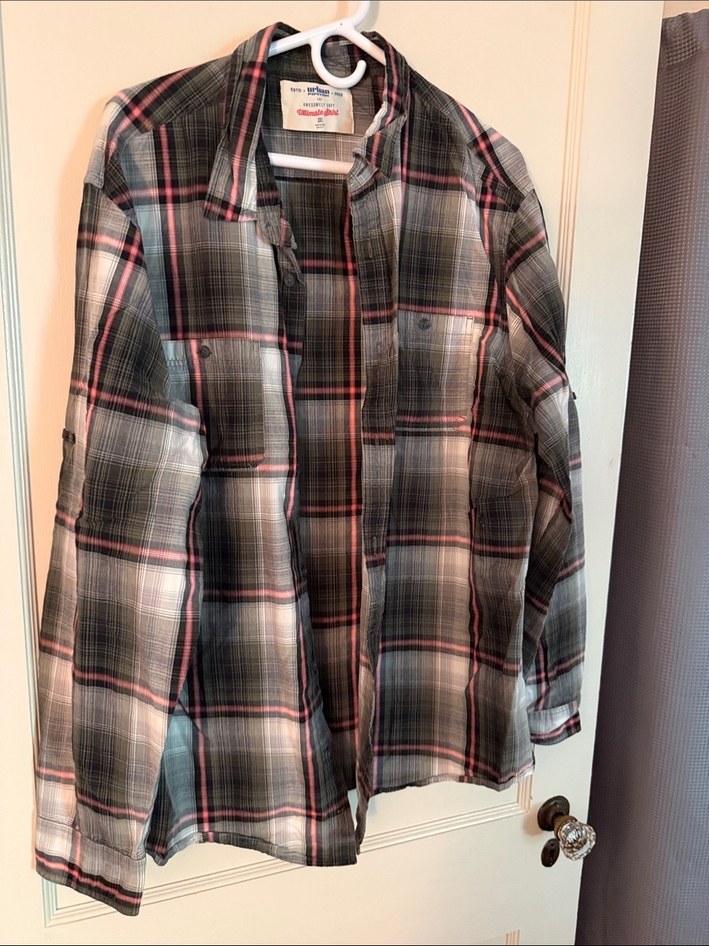 urban pipeline Black & Pink Plaid Button-Down Shirt